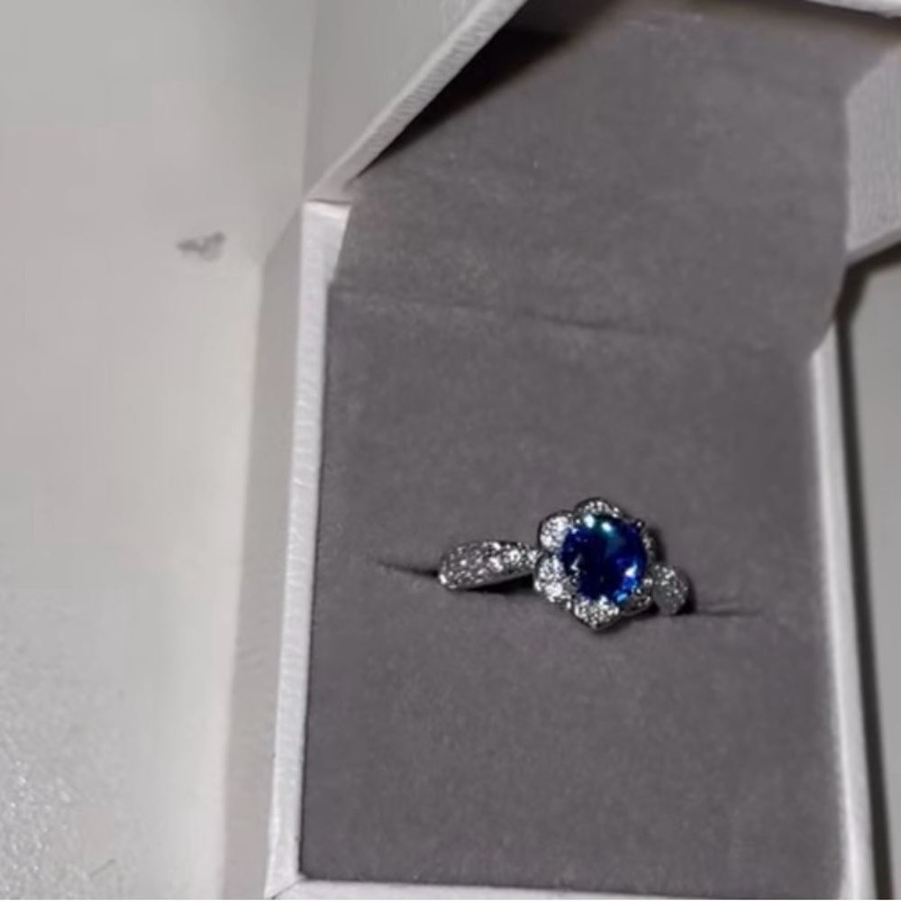 Blue zirconia diamond silver flower Ring